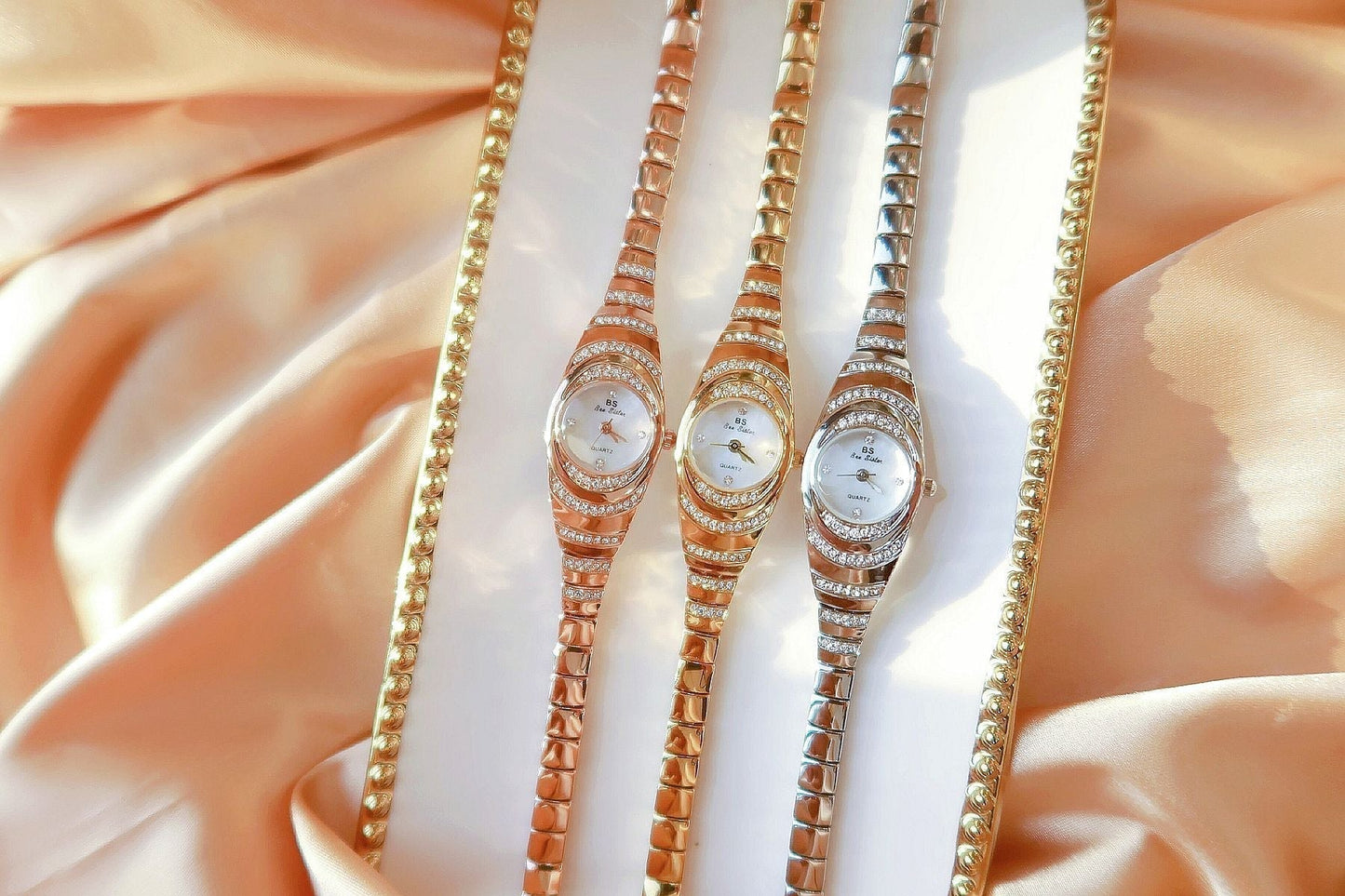 🎁✨😍 Free shipping for orders over $50💎Women’s Rhinestone Bracelet Watch⌚