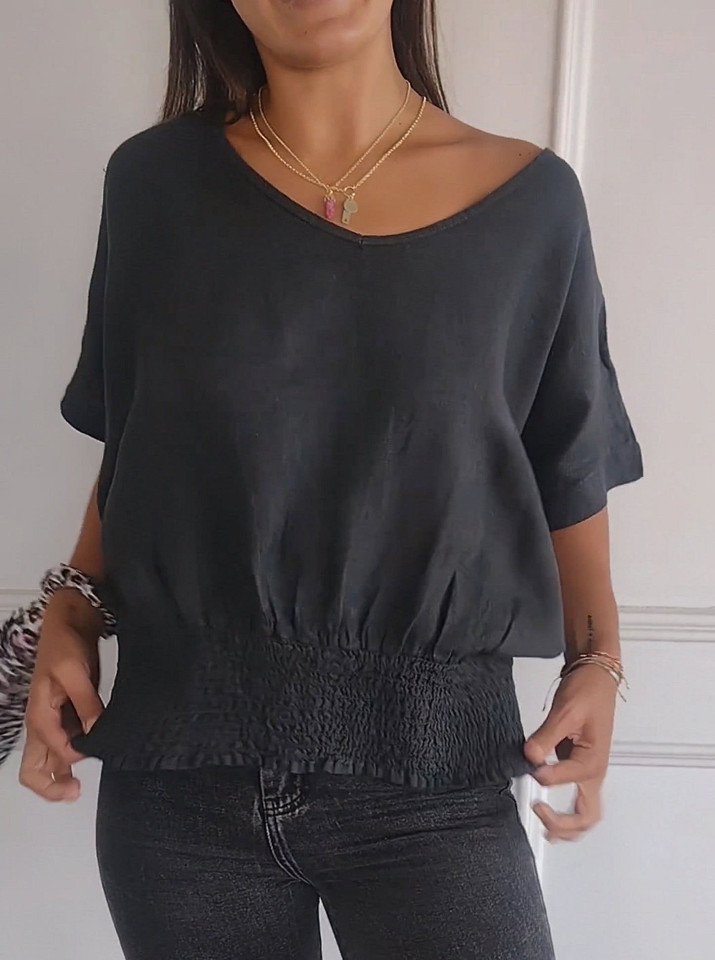 ⏰ Limited Time Offer – 50% Off! 🔥Simple Solid Color V-Neck Half-Sleeve T-Shirt💛