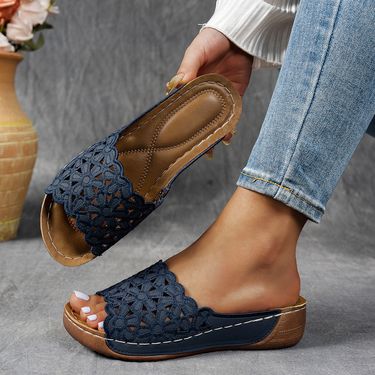 💥Hot Special Discount 50% OFF💥Breathable orthopedic open-toe slippers for women, with soft cushioning. Arch support