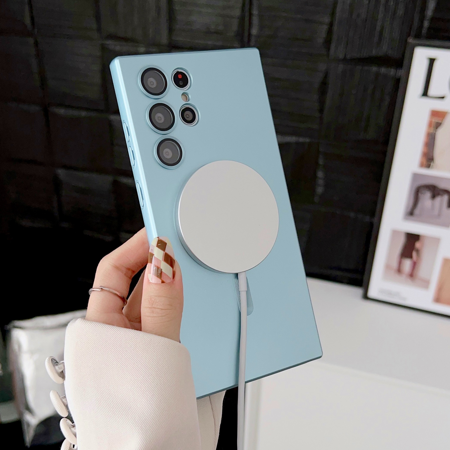 Samsung Magnetic Soft Case Comes With Lens Protection Film