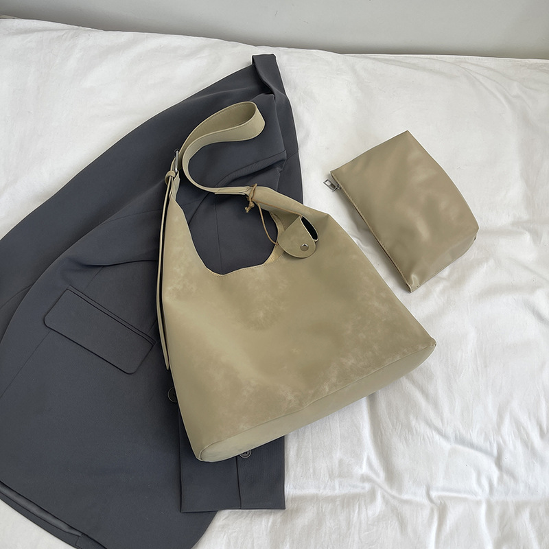 Lightweight Retro Shoulder Tote with Matching Pouch