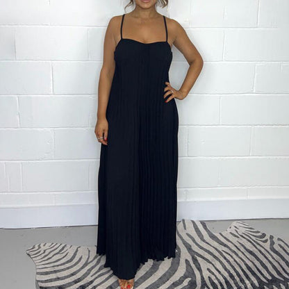 Spaghetti straps × pleated texture, and loose jumpsuits unlock the "slack and spicy". 💃👖