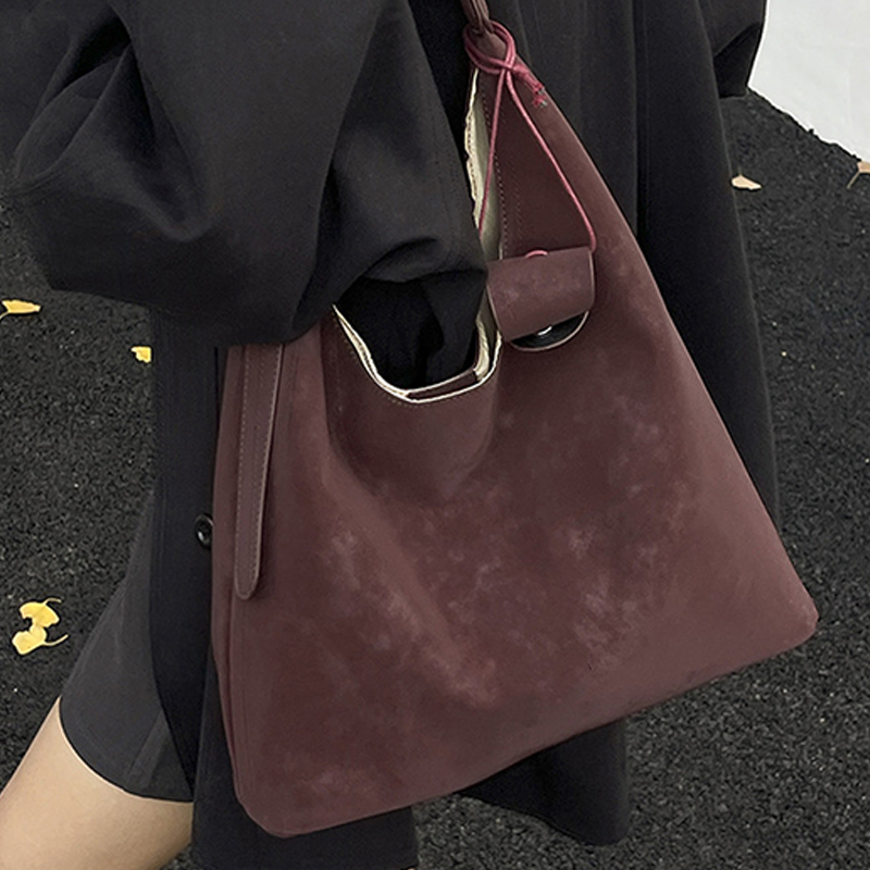 Lightweight Retro Shoulder Tote with Matching Pouch