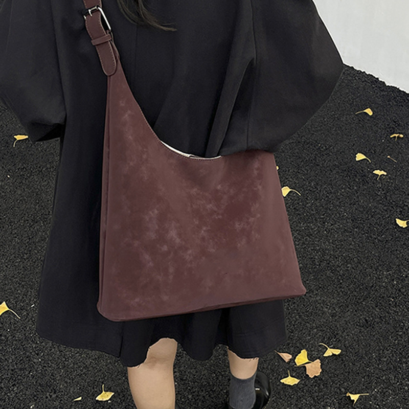 Lightweight Retro Shoulder Tote with Matching Pouch