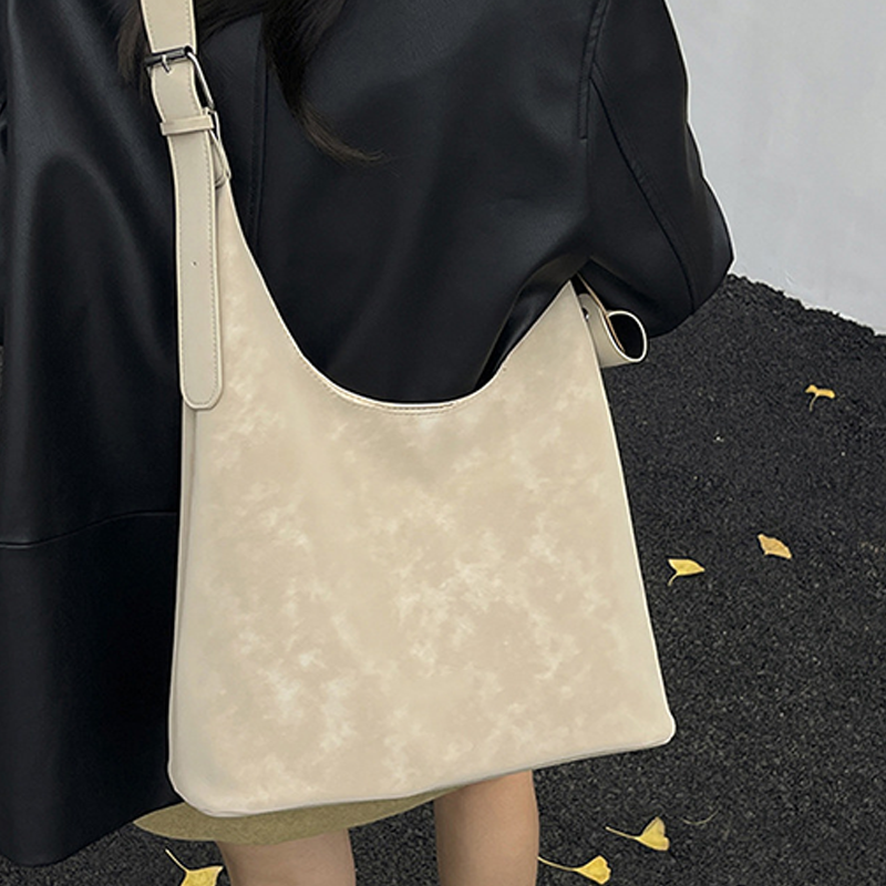 Lightweight Retro Shoulder Tote with Matching Pouch