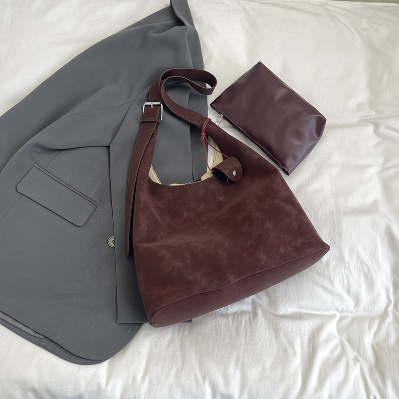 Lightweight Retro Shoulder Tote with Matching Pouch