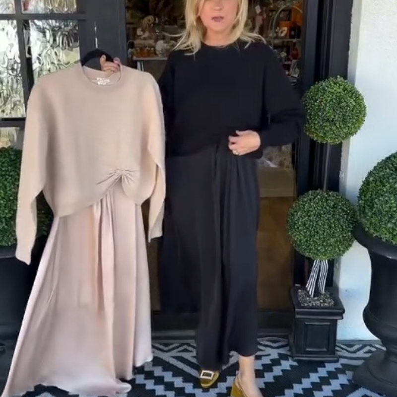 ✨ Women’s Best-Selling 2-Piece Set – Twist-Knot Top & Flowing Maxi Dress 🌸