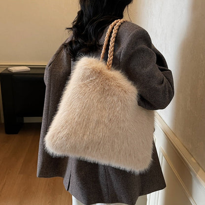 💖 Black Friday Luxury Edition – Plush Oversized Fluffy Tote Bag