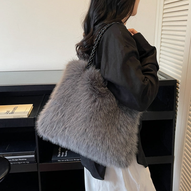 💖 Black Friday Luxury Edition – Plush Oversized Fluffy Tote Bag