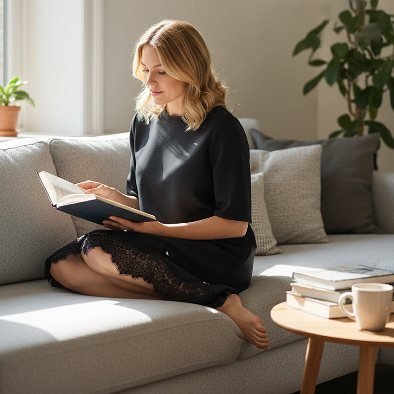 Women’s Elegant Round-Neck Lace-Hem Shift Dress