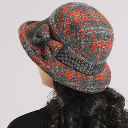 👒🔥 Women's vintage cloche hat made of soft imitation wool – Classic check pattern, timelessly elegant & sustainably produced 🍂💚 Perfect for cold days and stylish city walks.