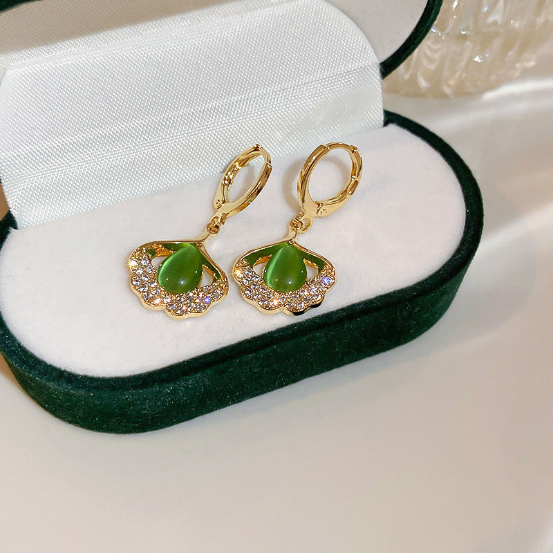💕Pearl Earrings with Apricot Leaf Detail