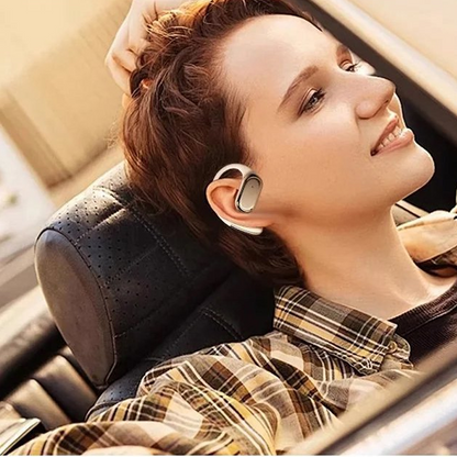 Clip-On AI Translator with Portable Charging Case